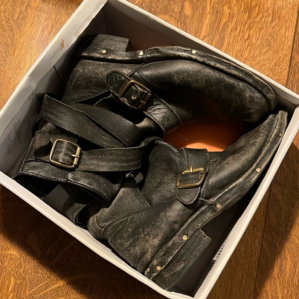 Jeffrey Campbell size 9 Brit slouchy biker boot distressed